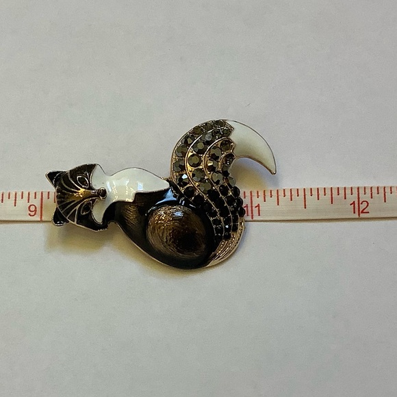 Brown and White Fox Brooch/Pendant - Picture 5 of 5